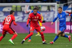 ayx app-英超转会期再迎强敌，上海海港内部沟通，主帅态度：引发热议，心理建设被强调的简单介绍-ayx app