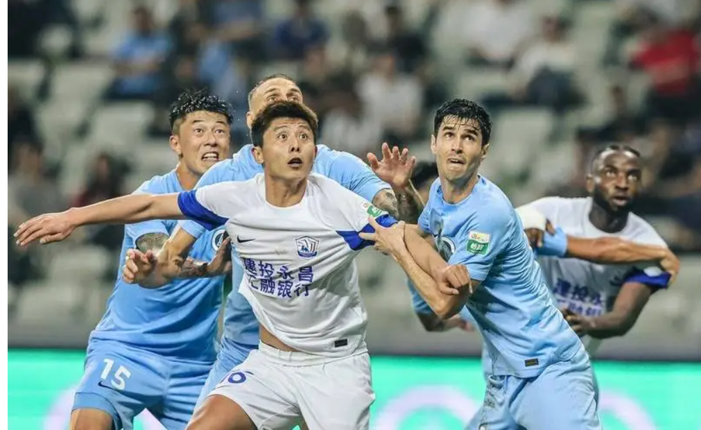 关于集结日德甲焦点战；广东宏远造点机会；媒体盛赞；轮换策略成焦点的信息